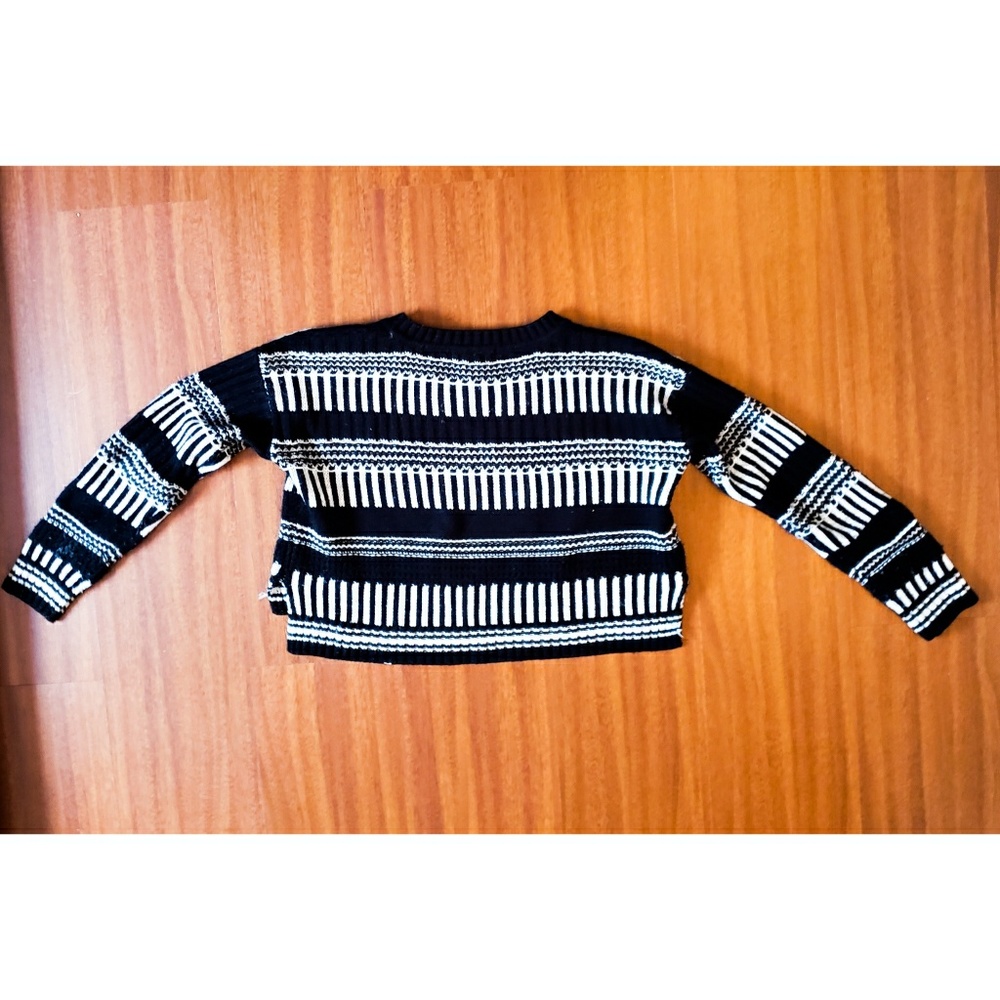 Cropped Sweater - Picture 2 of 2